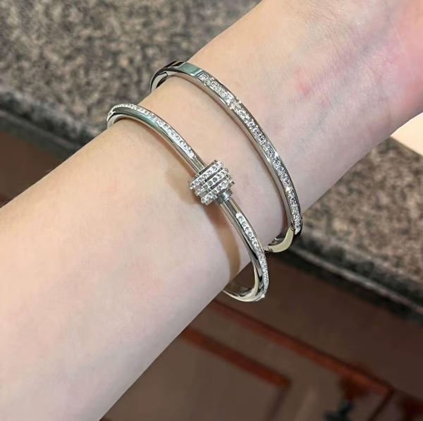 5-Piece Elegant Stainless Steel Bracelet Set, Fashionable Classic Design